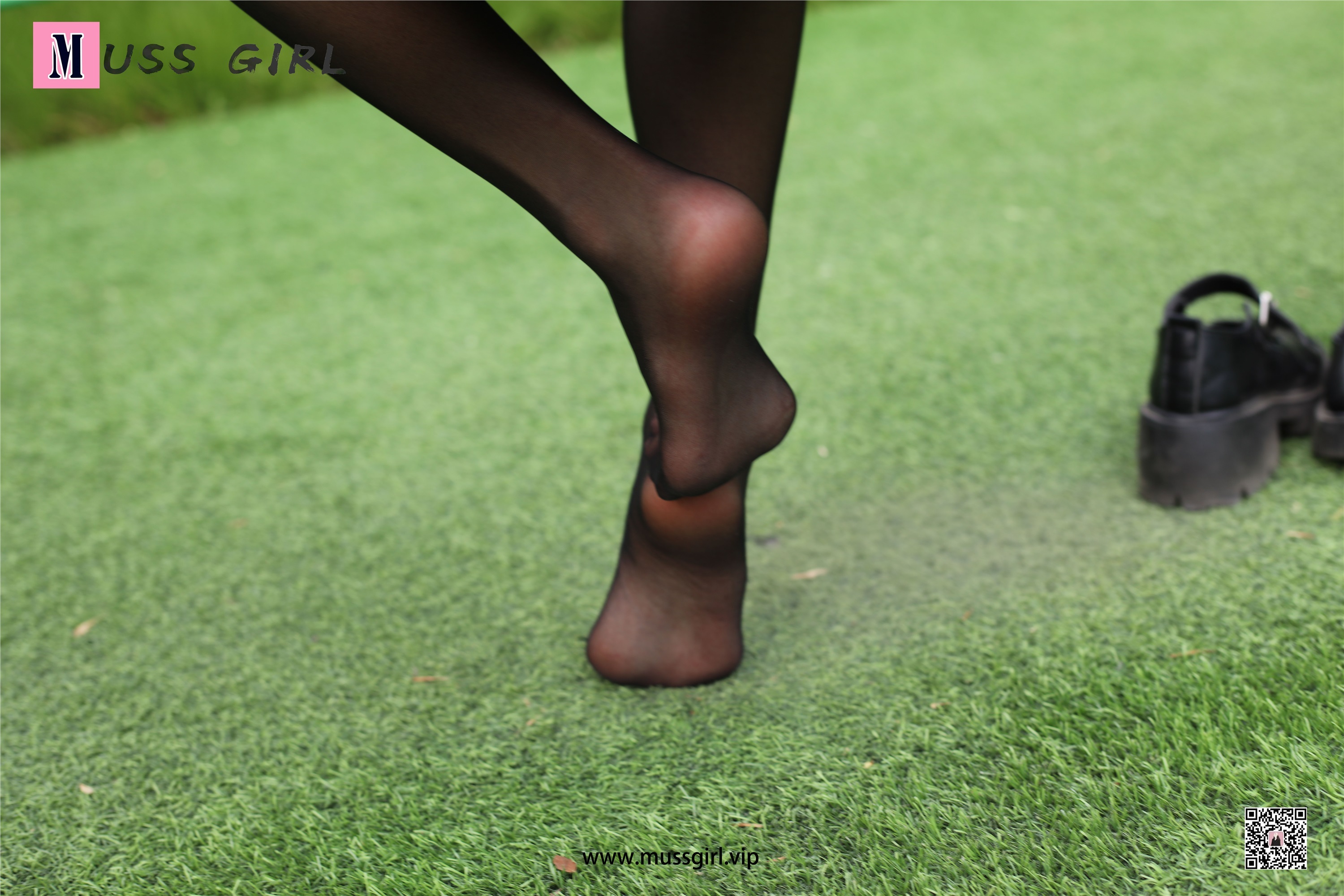 MussGirl慕丝女郎  NO.216 草地JK制服黑丝4